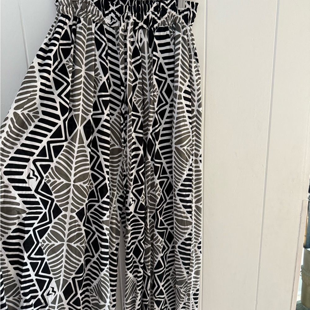 Missing Polynesia Black and White Palazoo Pants